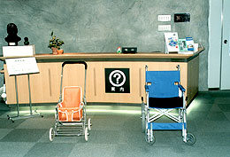 Baby�@carriage�@and�@Wheelchair�@rental
(Free�@of�@charge)